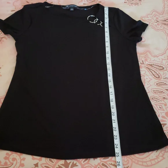 NWOT Black Tee. Silver Ring. Elegant Sexy - Picture 7 of 10
